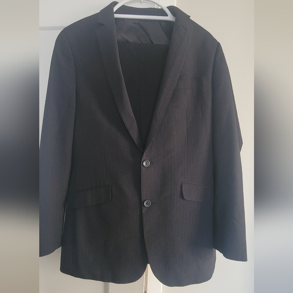 Kenneth Cole Reaction Size 34x34 Black Pinstripe Men's Suit